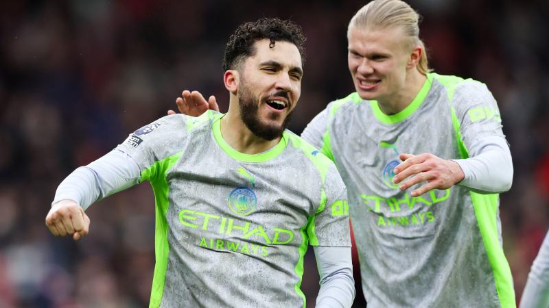 （粤港澳全运会）四川队选手王雅繁／蒋欣玗获网球女子双打冠军