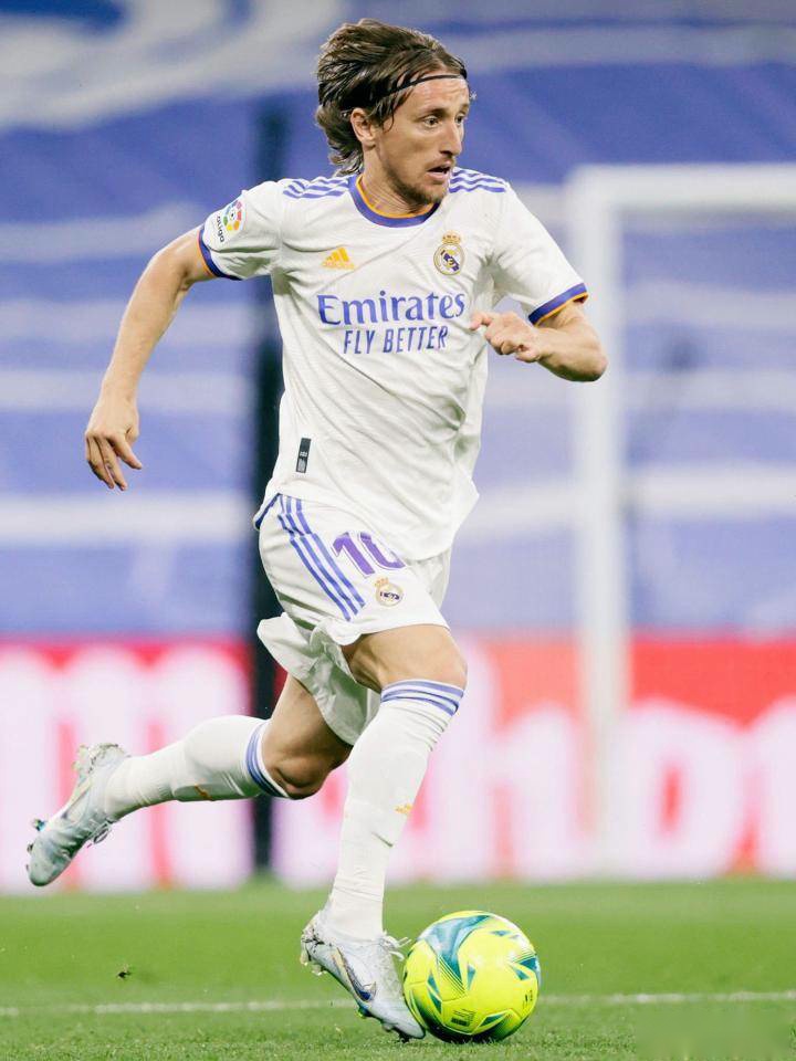 热议汪士钦红牌：对方踢人很隐蔽；染红动作太业余，狂性大发