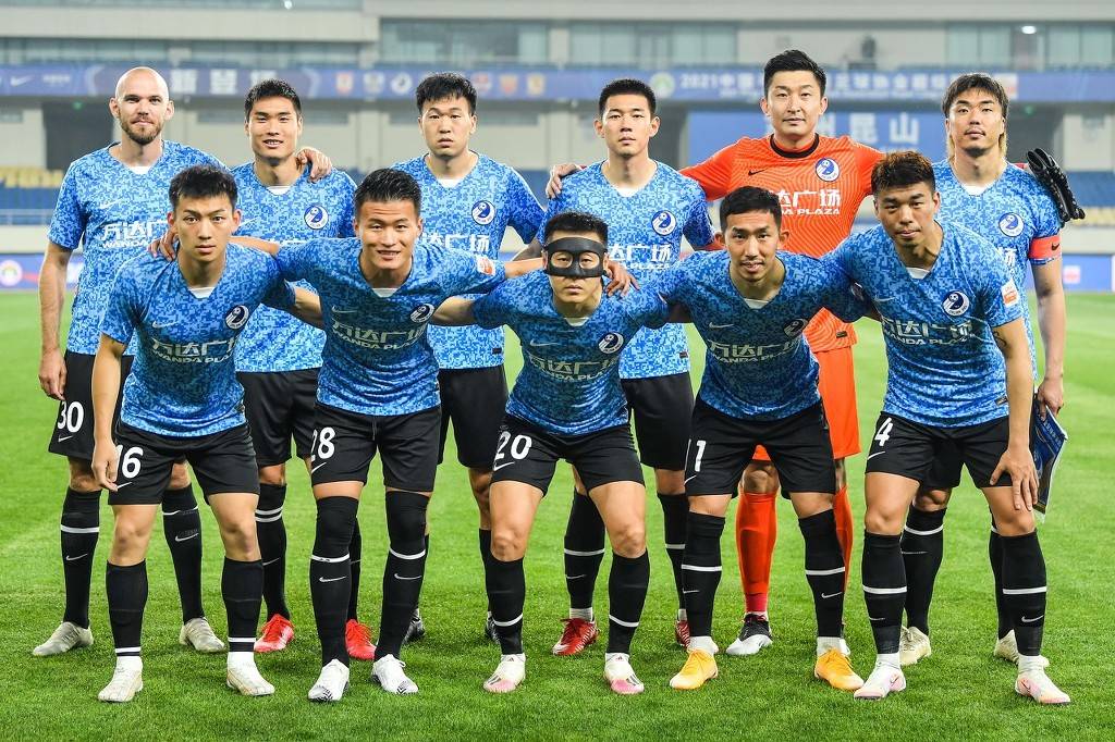 果然！利兹联主场3-1爆冷击败切尔西，利物浦范戴克和萨拉赫下滑