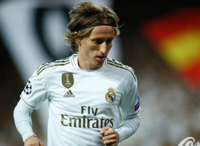 意甲三分制时代，斯帕莱蒂是第二位率队参加过三大德比的主帅